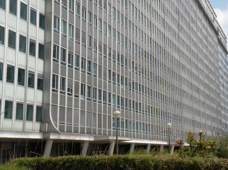  des centaines de fenêtres alignées